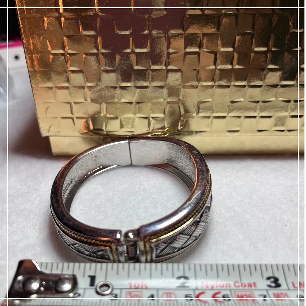 Unbranded Basketweave Hinged Bangle Bracelet Women OS Silver Gold ExcellentWoven